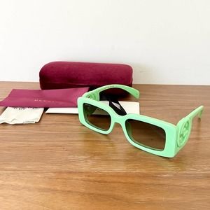 Gucci GG 1325 S green rectangular sunglasses with case and cleaning cloth